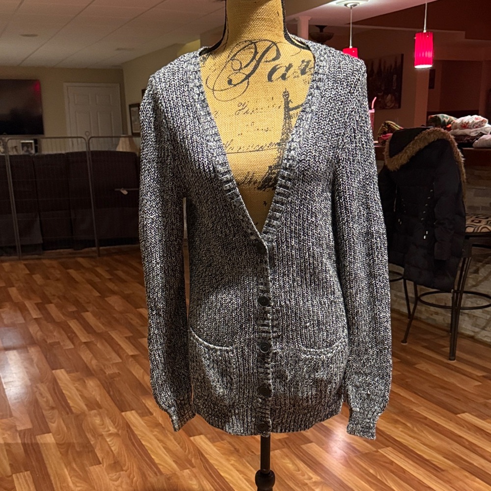 Delia’s size medium gray half button up cardigan